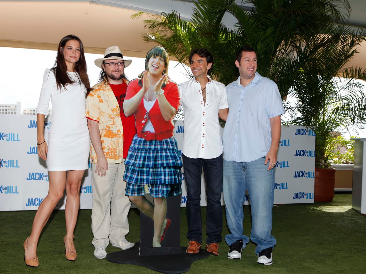 Participó junto a Adam Sandler y Katie Holmes en 'Jack and Jill'.