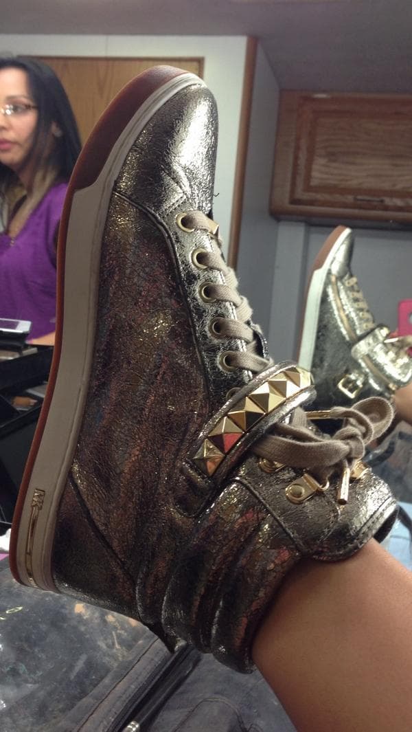 Aparentemente, no es común que encuentre a una mujer que calce del mismo número.