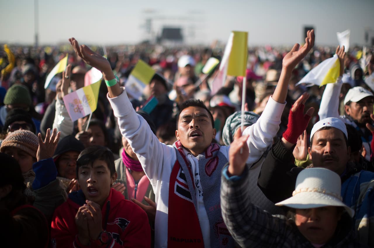 Desde muy temprano aguardaban en las calles y en el predio ‘El Caracol’ en el Estado de México.