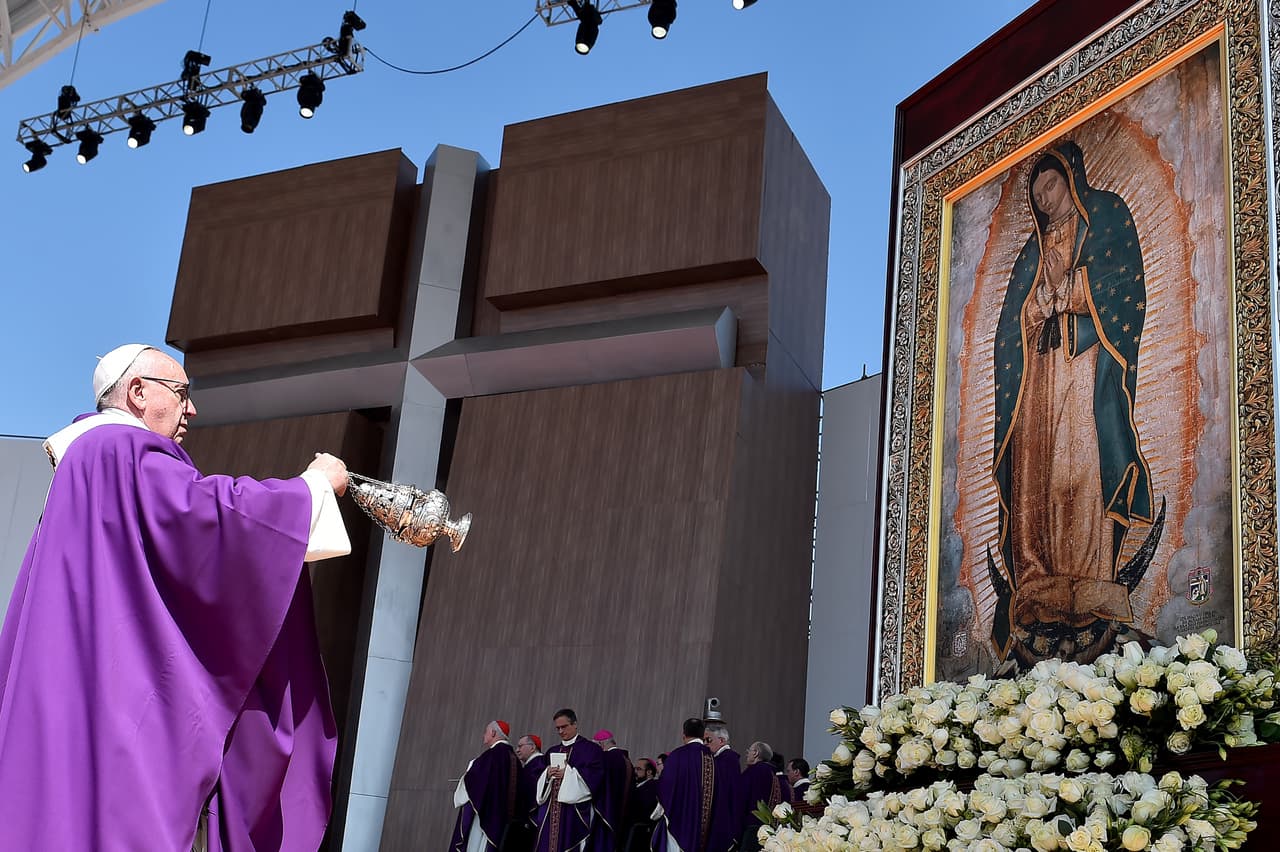 Después de terminar su homilía, el Papa dio un emotivo mensaje a los fieles: “Esta tierra tiene sabor a Guadalupana, la que siempre se nos adelantó en el amor”.