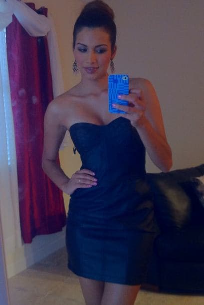 A través de las famosas fotos 'selfies' es como nuestra reina mantiene una estrecha relación con sus seguidores. Este tipo de fotos se han convertido en un fenómeno y no hay quién no se haya tomado una. Ahora puedes subir la tuya con el hashtag #NBLselfie para ganar un kit de belleza, los detalles aquí