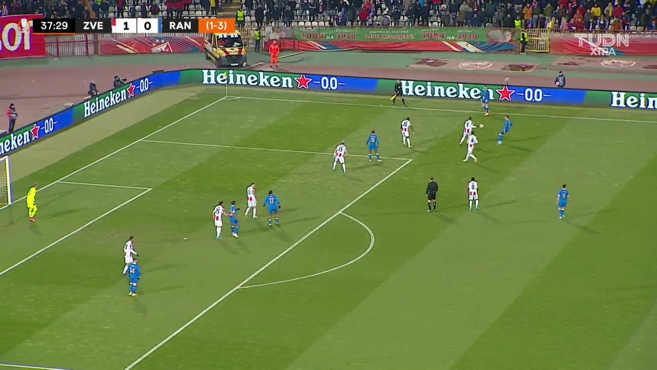 ¡TIRO ATAJADO! disparo por Alfredo Morelos.