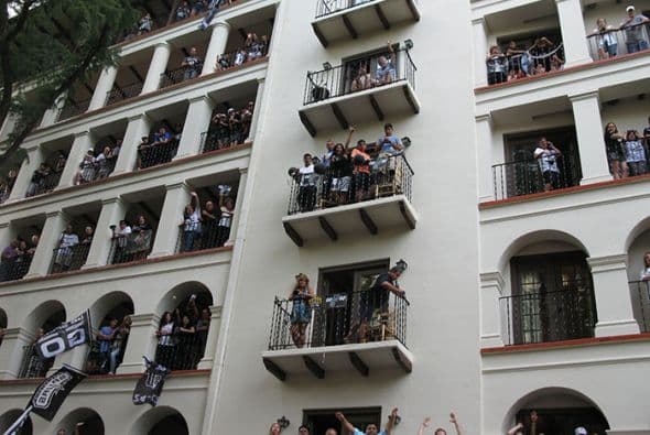 Photos: Spurs Championship Parade 2014 Barges