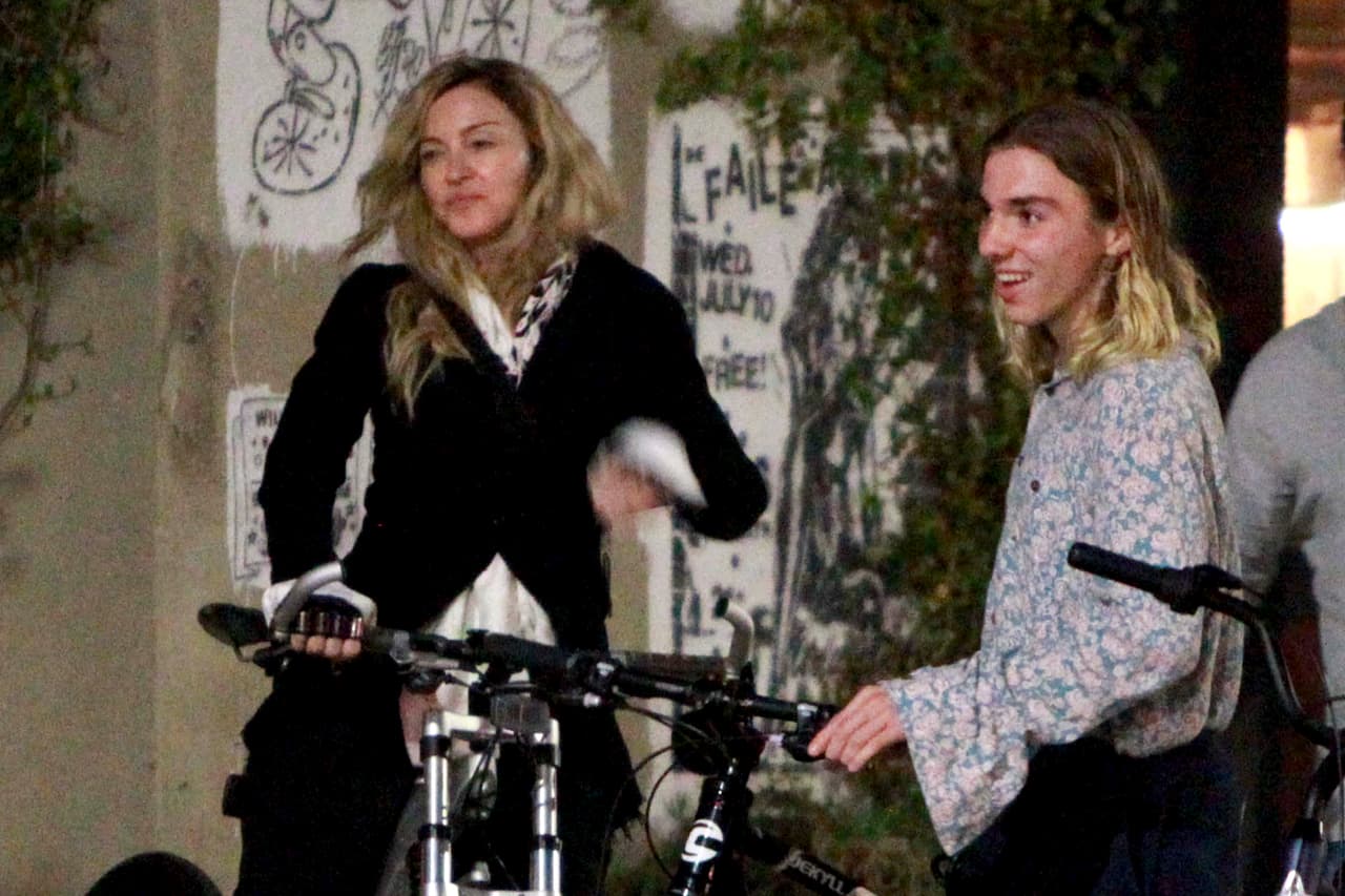 En el verano del 2015 Guy Ritchie se volvió a casar pero esta vez con la modelo Jacqui Ainsley.