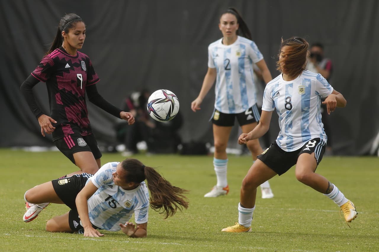 Las mexicanas no se tocan el corazón y vienen de atrás para golear 6-1 al conjunto argentino.