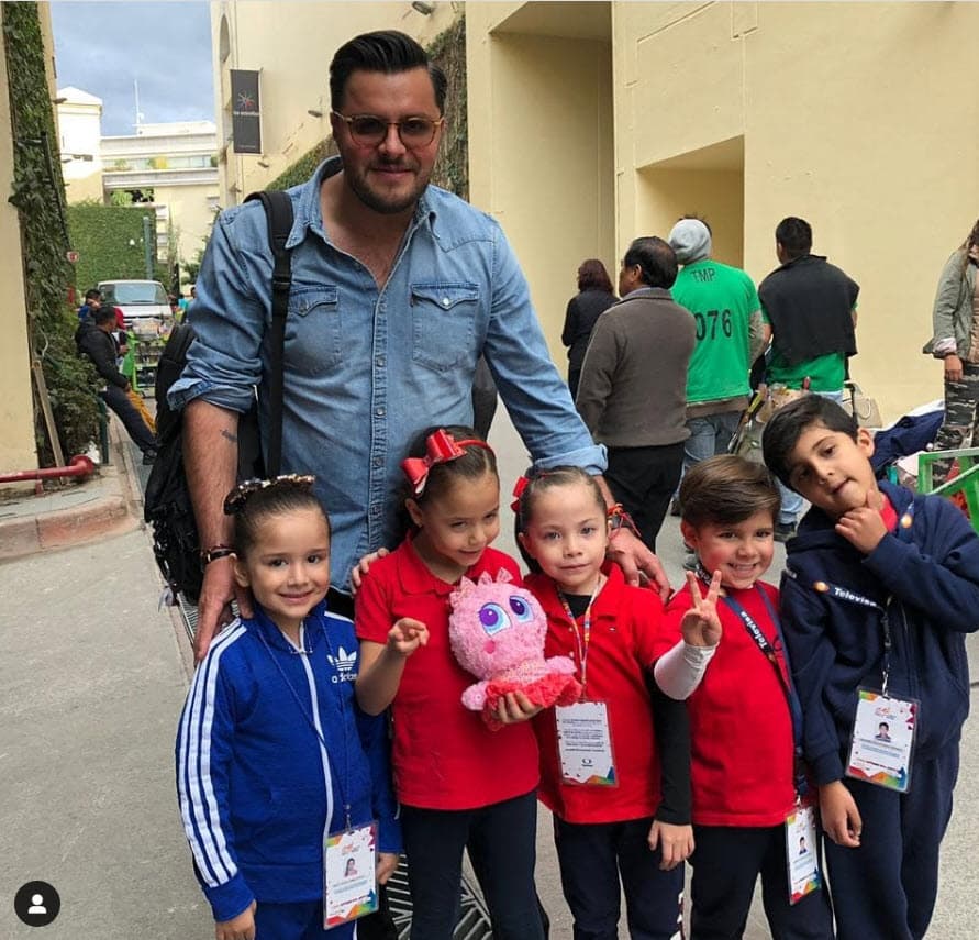 Cuando publicaba esas imágenes en su 
<b><a href="https://www.instagram.com/leoheract/" target="_blank">cuenta de Instagram </a></b>(supervisada por un adulto) lo hacía con este mensaje: "Hoy admiradores, mañana quizá compañeros". 
<br>