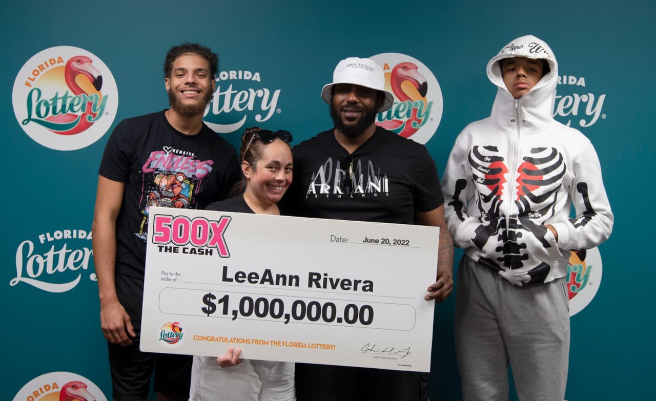 La Lotería de Florida anunció que LeeAnn Rivera ganó con el raspadito 500X THE CASH.