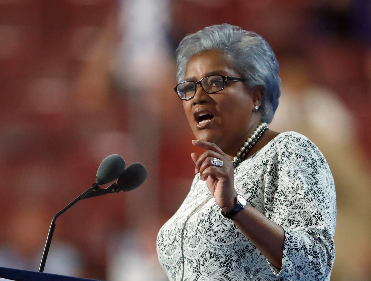 Donna Brazile, presidenta interina del Comité Nacional Demócrata.