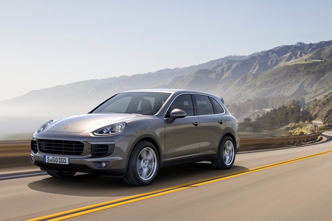 Uno de los modelos pioneros en el segmento es la 
<b>Porsche</b> 
<b>Cayenne</b>, el caballo de batalla de 
<b><a href="http://www.univision.com/noticias/porsche">Porsche</a></b> entre las SUVs apareció por primera vez en en el 2002 para salvarle la vida a Porsche. En su última generación, presentada en 2015, trajo un muchas variantes, incluyendo una versión diésel y otra híbrida.