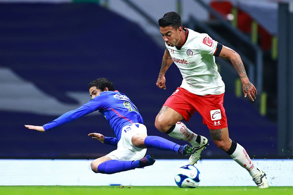 ‘Cabecita’ Rodríguez (6’) y ‘Piojo’ Alvarado (27’) hicieron los primeros dos para La Máquina. Barbieri (44’) descontaba y Canelo (45+2’) emparejaba desde los once pasos. Ya en la segunda mitad, Matías Fernández (63’) retomó la ventaja para los locales. En la J8, Cruz Azul visitará León y Toluca recibirá al Atlas.