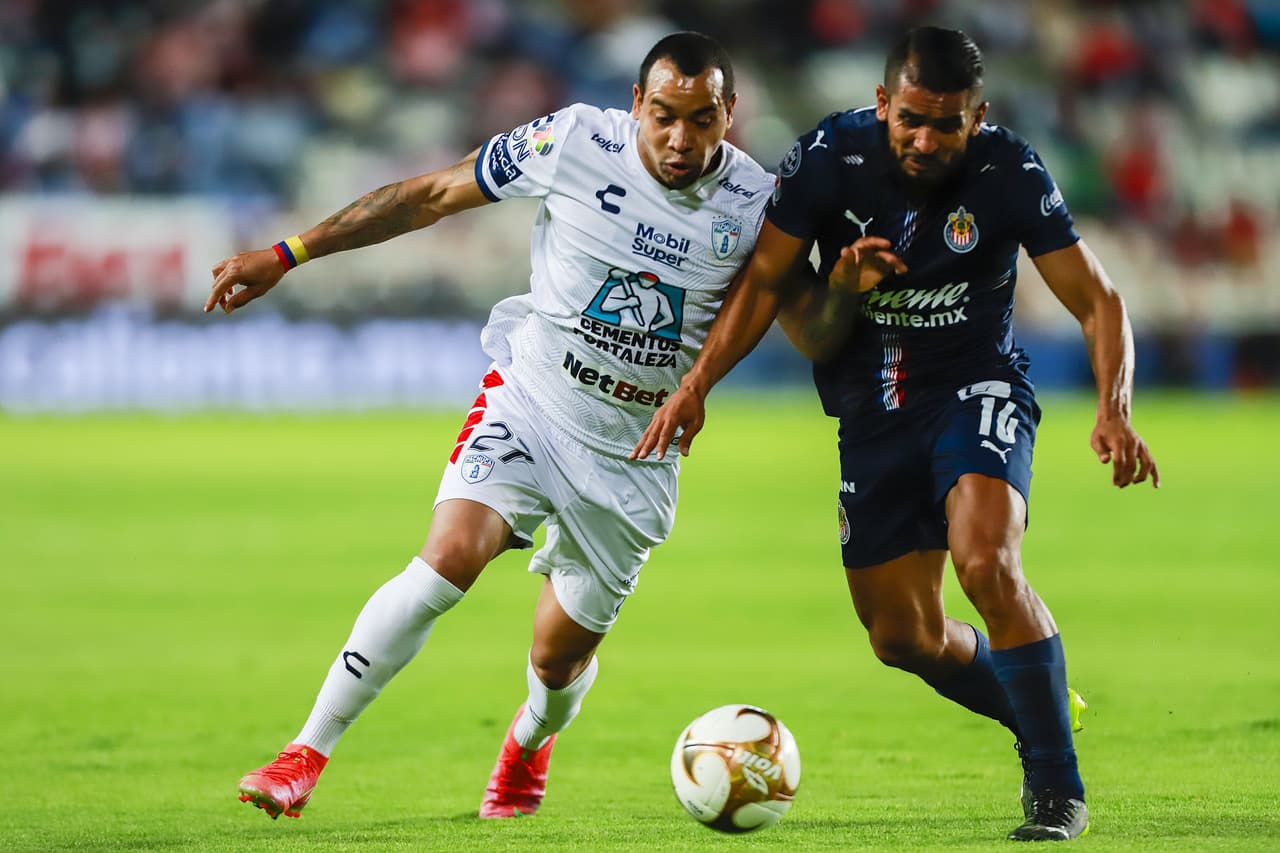 Pachuca vino de atrás y con doblete de Murillo se impuso a Chivas y lograron el boleto a Cuartos de Final donde enfrentarán al América.