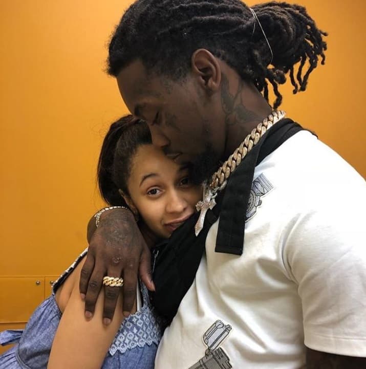 "Nunca imaginé que el cuerpo tardaría tanto en sanar": la rapera Cardi B se sincera sobre las dificultades del posparto