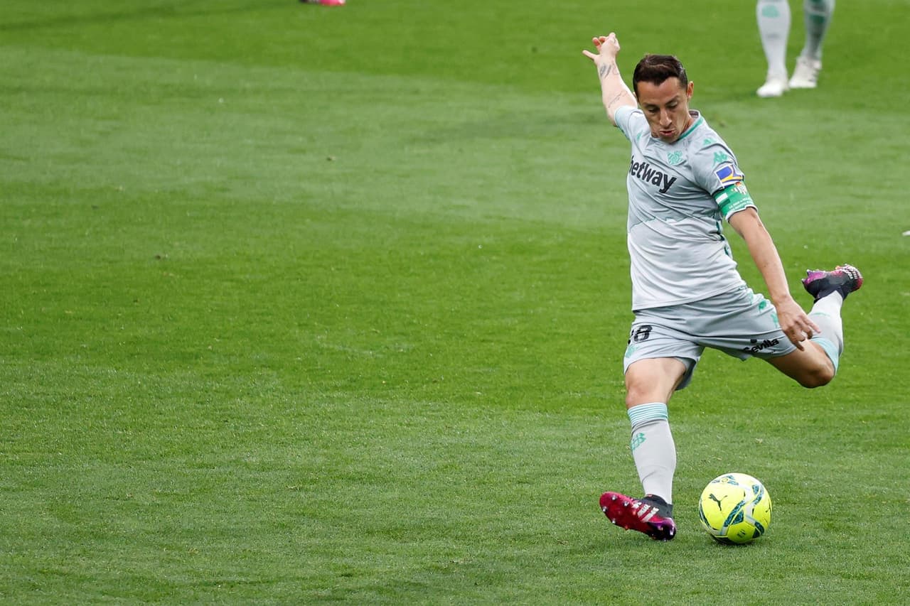 Eibar logra el empate a uno con el Real Betis, durante la Jornada 36 en La Liga. El mexicano Andrés Guardado fue el autor del gol al minuto 4 del encuentro, asistido por Diego Lainez, sin embargo ya al filo del partido, Sergi Enrich se encargó de igualar el marcador durante el encuentro. Esta es la tercera anotación del 'Principito' con el equipo verdiblanco.