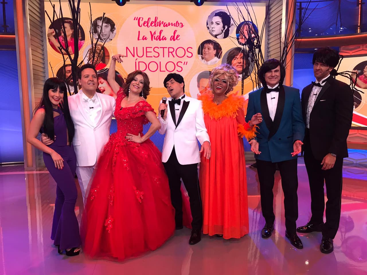 El pasado jueves 31 de octubre se llevó a cabo un programa especial dedicado a los ídolos que nos hicieron vibrar con su música pero que desafortunadamente perdieron la vida.