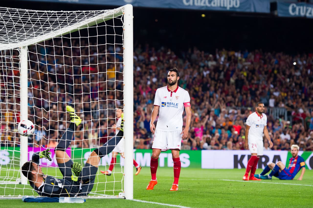 Con 12 anotaciones es el máximo anotador en la historia de la Supercopa de España.