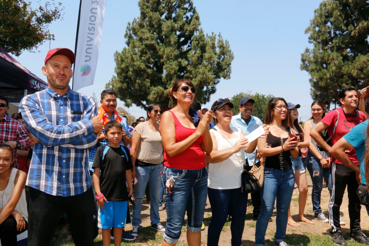 Los aficionados que acudieron al torneo también disfrutaron de las presentaciones artísticas en la tarima de la Copa.
