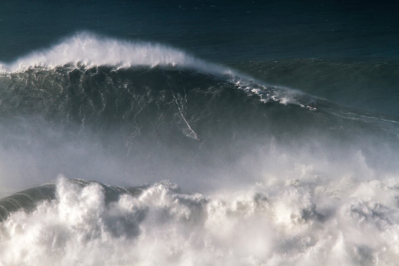 Florence está produciendo olas de 83 pies en mar abierto