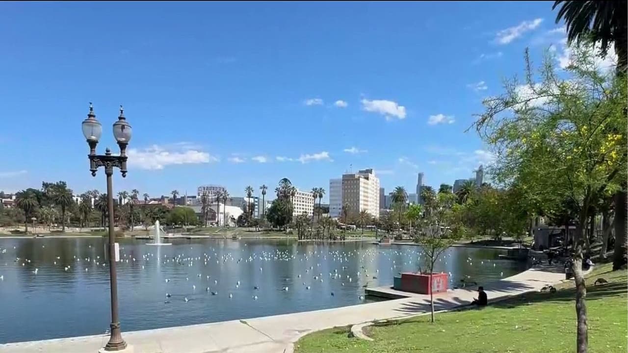 Construirán una barda de metal alrededor de MacArthur Park y comerciantes de la zona opinan