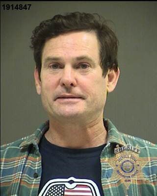 El actor Henry Thomas, quien dio vida a Elliott en la película de Steven Spielberg ‘E.T. el extraterrestre’, fue arrestado el lunes en Oregon.