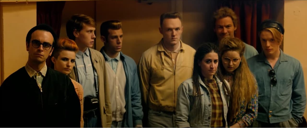 <b>‘Pride’ (2014)</b>
<br>Esta comedia británica que ganó el Queer Palm, en el Festival de Cine de Cannes, muestra a un grupo de activistas LGBT+ apoyando las huelgas mineras de 1984 en Gales, Reino Unido. La magia de la cinta radica en que ambas comunidades son sumamente diferentes entre sí y aun así aprenden a respetarse y convivir sin prejuicios.