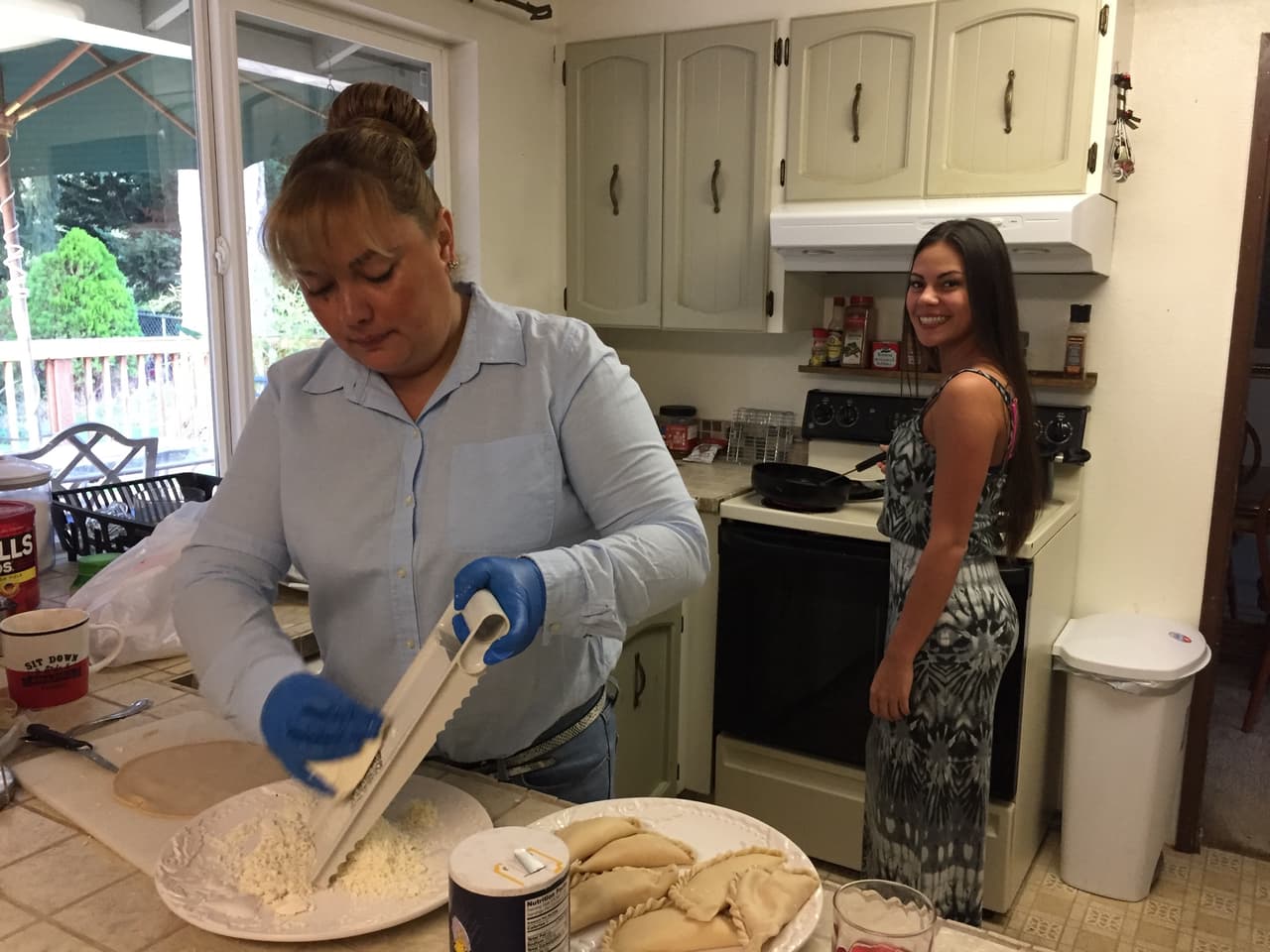 Una de las cosas que más le gusta preparar son empanadas bolivianas.