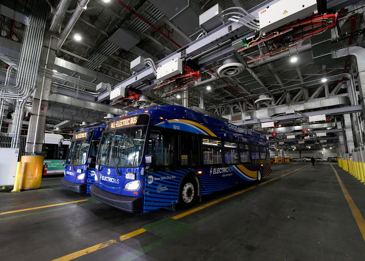 También están negociando una opción para asegurar otros 
<b>265 autobuses eléctricos de batería en seis depósitos a partir de 2027</b>. 
<br>