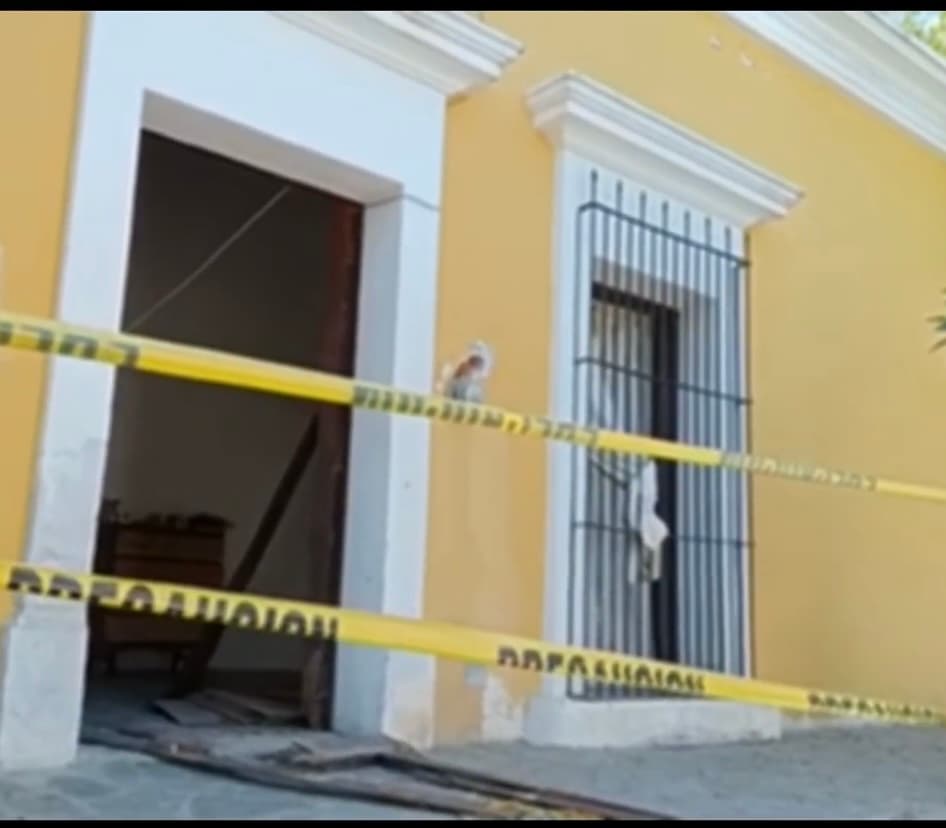 En esa casa, los sueños de aquella joven estimada por su carisma y por sus habilidades para su oficio,
<b> se esfumaron a punta de los martillazos que el hombre le propinó en su cabeza</b>, dejándola muerta y semi enterrada en una de las habitaciones de la casa.
<br>