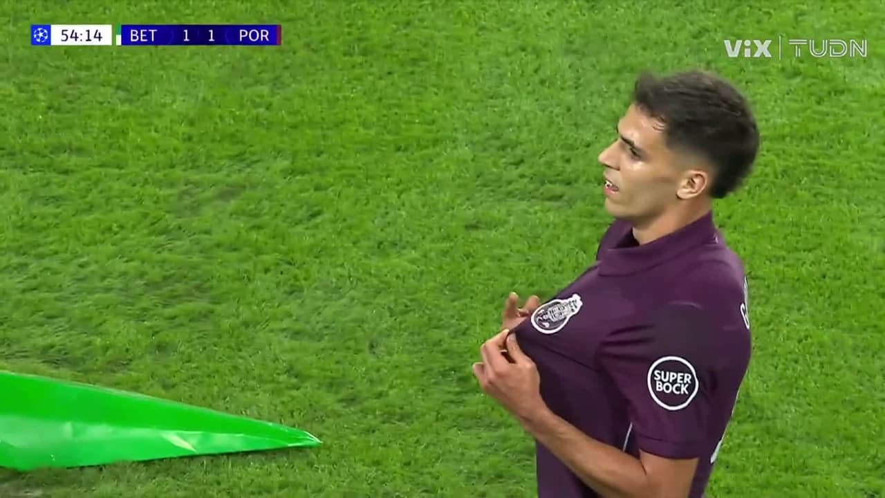 ¡Golazo brutal de Gabri Veiga! Porto empata y el festejo termina en pelea