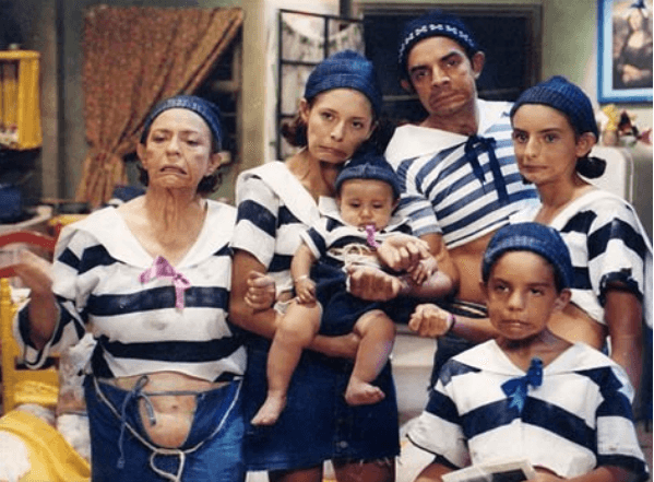 La creatividad de Eugenio lo llevó a crear el personaje de 'Aaron Abasolo', así como a la familia de este que era intérpretada por la misma familia de Derbez: Silvia, su madre, su hermana Silvia Eugenia Derbez, así como sus hijos Aislinn y Vadhir Derbez.