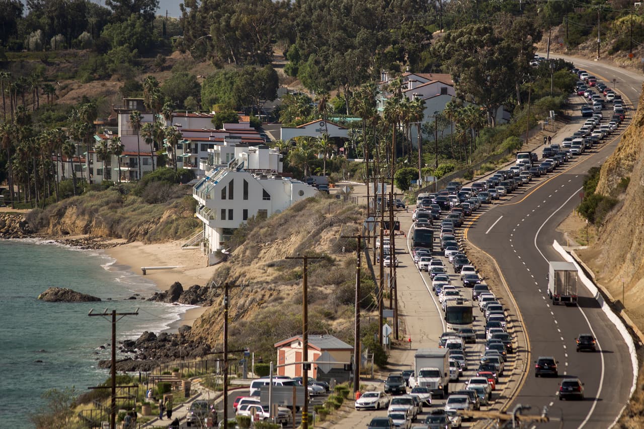 El denominado
<b> Pacific Coast Highway o el 1</b>, como se conoce popularmente, es el tercero más peligroso durante este período en California y el octavo a nivel nacional. La ruta cobró 20 víctimas fatales entre el 2015-2018, sólo en esta temporada, lo que da un promedio de 5 muertes por año.