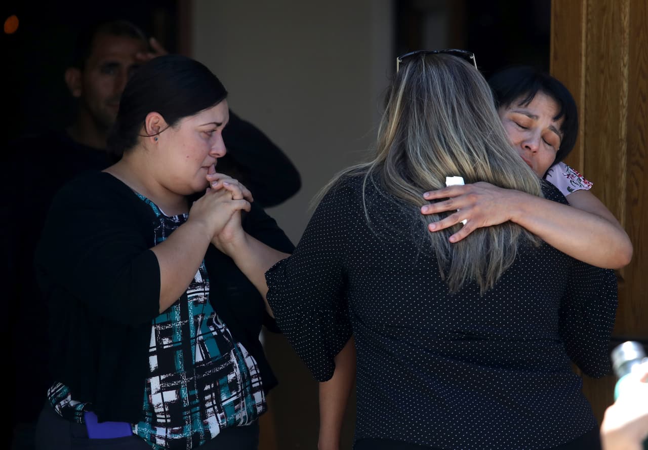 Después de su velorio este martes, los líderes locales aseguraron que el tiroteo en Gilroy y las dos últimas masacres en El Paso, Texas, y Dayton, Ohio, ponen en evidencia la urgente necesidad de regulaciones más estrictas para el control de armas.
<br>