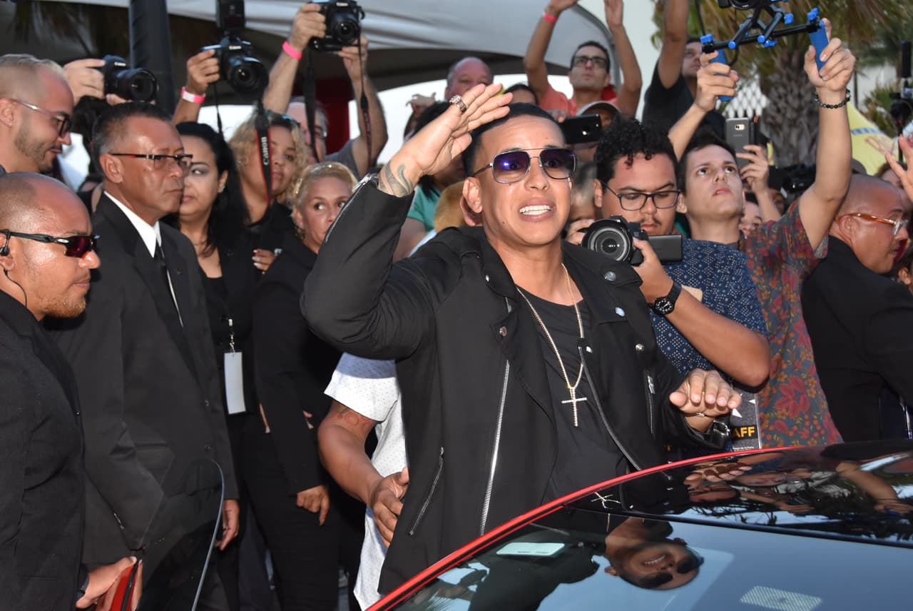 Daddy Yankee se suma a otras grandes estrellas de su país como Ricky Martin, Lin-Manuel Miranda y Roselyn Sanchez en obtener una estrella.