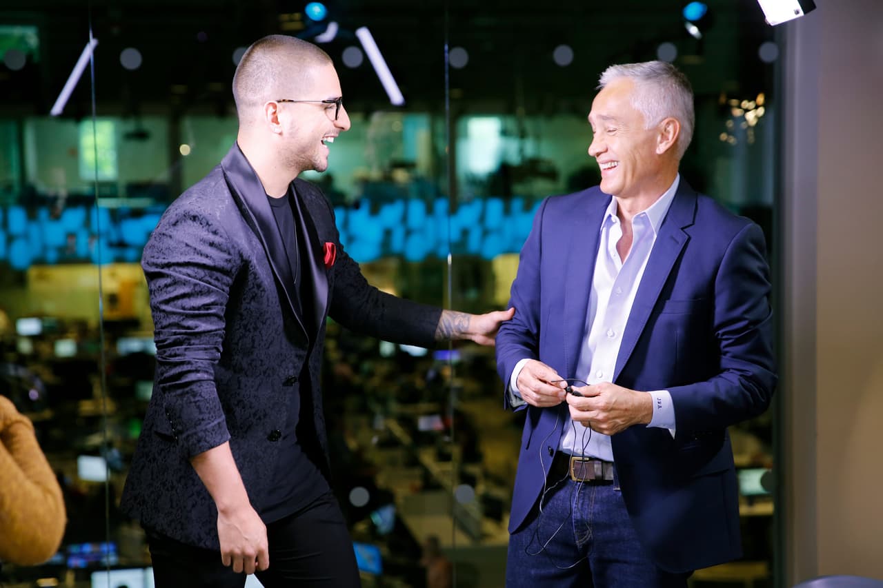 ¿Sabían que antes del reggaetón, Maluma jugaba fútbol? El cantante colombiano le cuenta a Jorge Ramos sobre sus tiempos de futbolista como volante de creación. Dice que James era “un poquito” mejor que él.