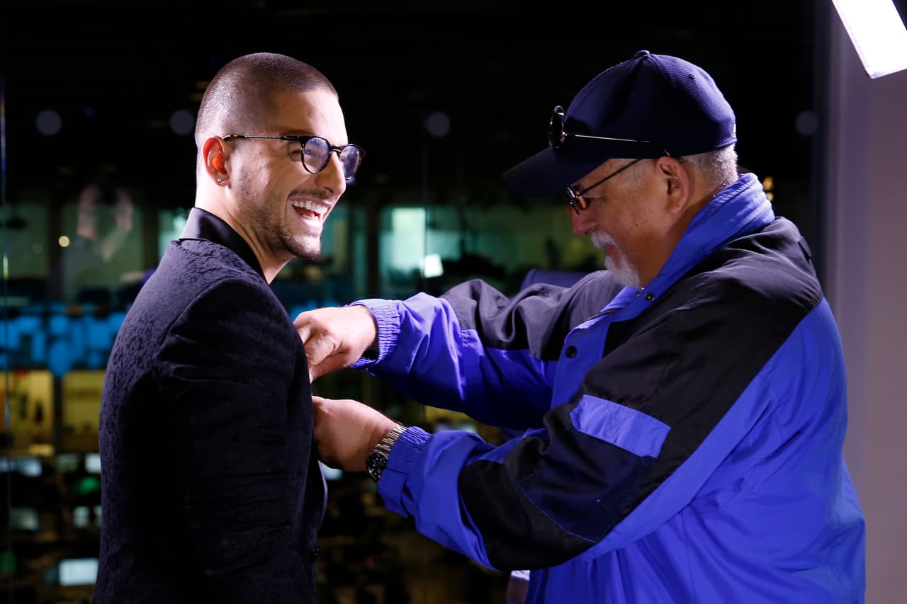 Juan Luis. Así le dice Jorge a Maluma dejándole sorprendido ya que casi nadie lo conoce con ese nombre. “Mi mamá se llama Margie, mi papá se llama Luis y mi hermana se llama Manuela. Maluma son las dos primeras letras del nombre de cada uno.”