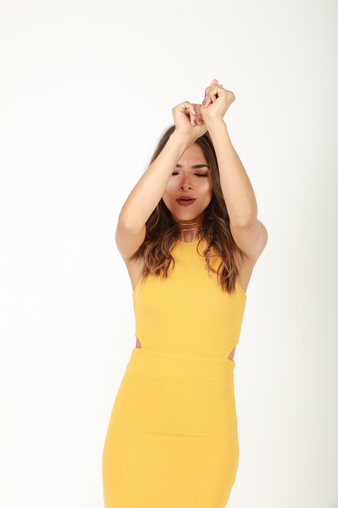 <b><a href="http://www.univision.com/shows/la-reina-de-la-cancion/las-mejores-fotos-de-los-looks-de-alejandra-espinoza-en-la-reina-de-la-cancion-fotos" target="_blank">Alejandra </a></b>llegó con 
<b><a href="http://www.univision.com/shows/la-reina-de-la-cancion/lo-sentimos-alejandra-matteo-y-su-papi-son-dos-gotas-de-agua-fotos" target="_blank">Matteo</a></b> a su primera sesión de fotos desde que vive en Los Ángeles y busca abrirse camino en la actuación. Desde lo natural hasta lo glamoroso, Alejandra jugó con varios estilos para abarcar todo tipo de personajes y llamar la atención de los productores. 
<b><a href="http://www.univision.com/shows/la-reina-de-la-cancion/capitulo-4-alejandra-la-de-tijuana-en-la-los-americanos-la-prefieren-al-natural-para-ellos-mas-es-menos-video" target="_blank">MIRA EL VIDEO</a></b>.