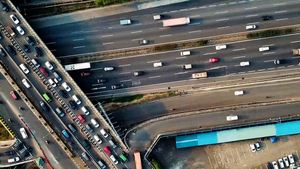 Muere conductor de un Tesla tras estrellar su auto cerca de Fort Tejon