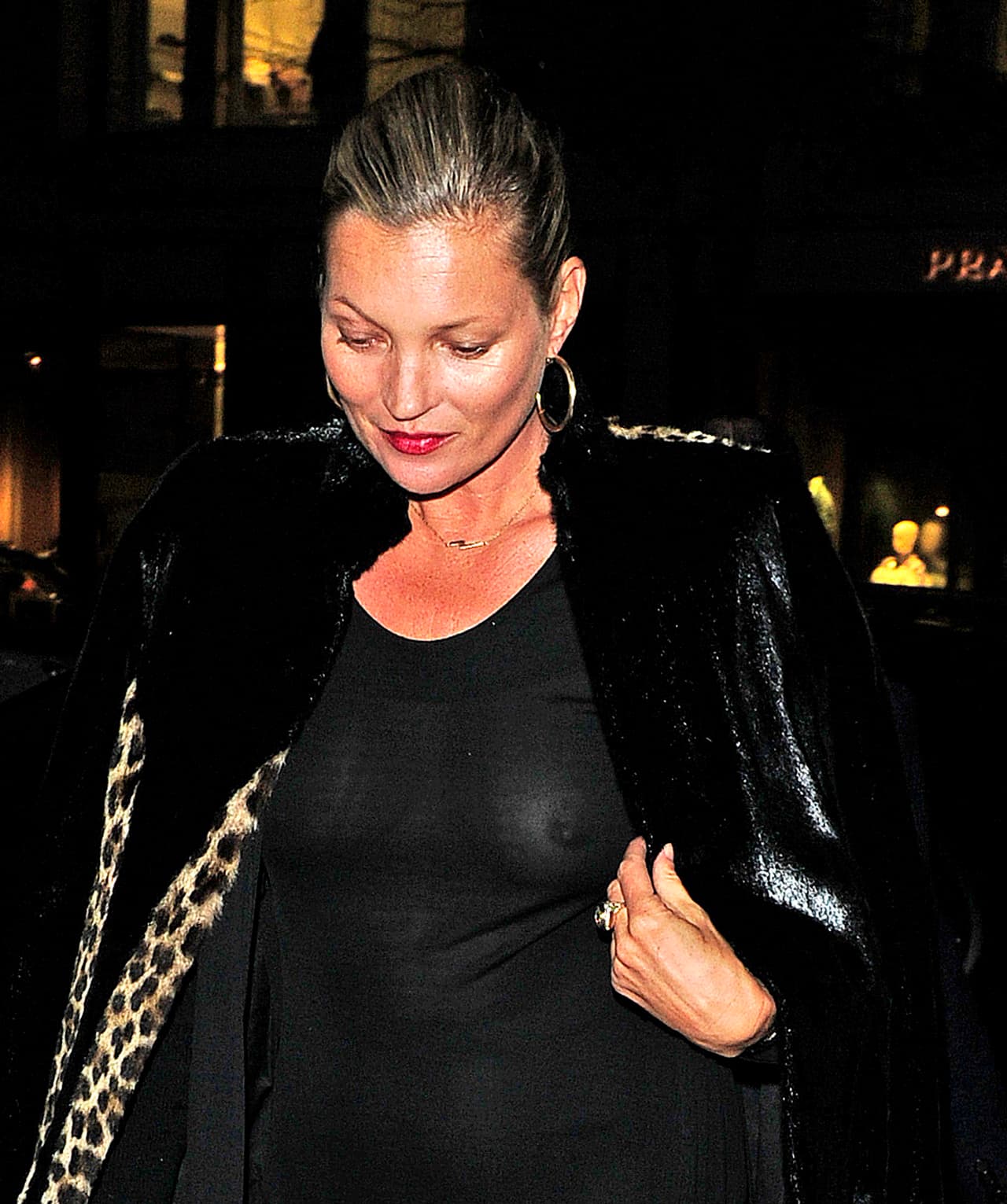 Por supuesto que también hay opciones más femeninas para lucir súper chic.