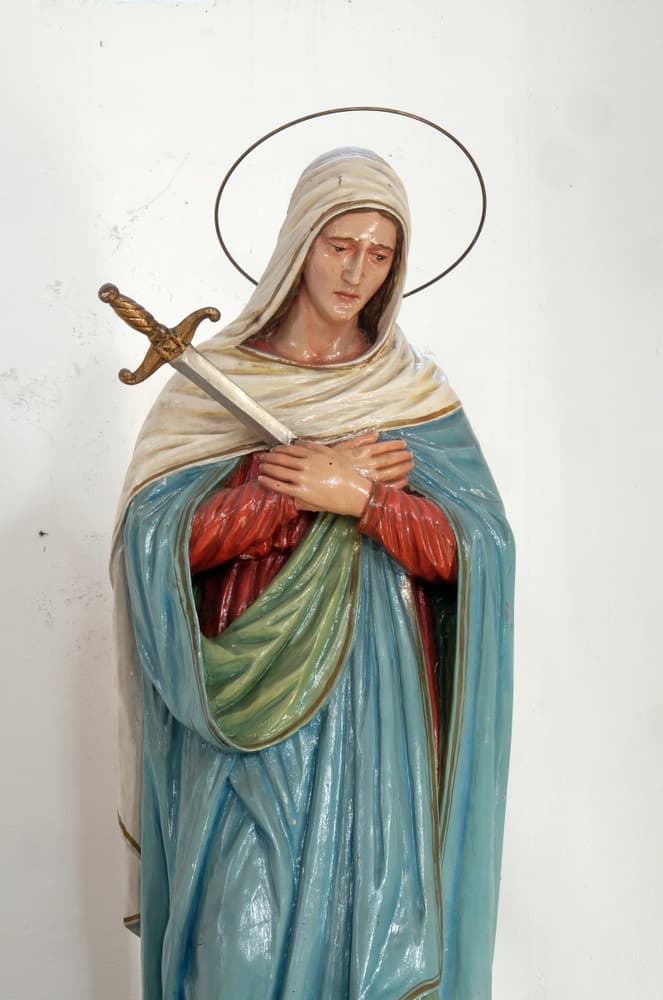 Esta representación es una de los numerosas advocaciones a través de las cuales la Iglesia Católica venera actualmente a la Virgen María. En su representación, destaca el sentimiento de dolor de la madre ante el sufrimiento de su hijo, Jesús.