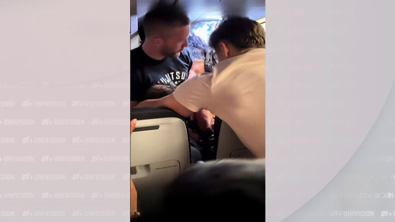 Héroe en las alturas: expeleador de MMA de Chicago interviene ante pasajero indisciplinado en vuelo de Frontier.
