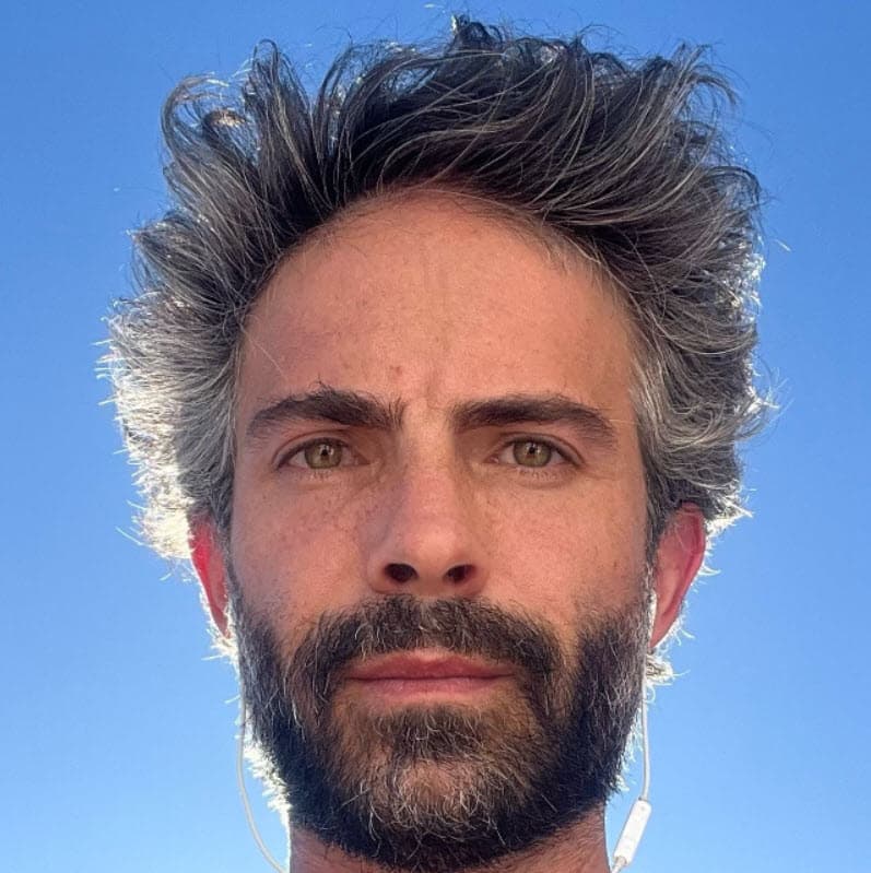 Sobre Benavides dijo: "Yo a él, que
<b>no lo conozco,</b> y pues a quien sea que sea su pareja también le deseo lo mejor".
<br>