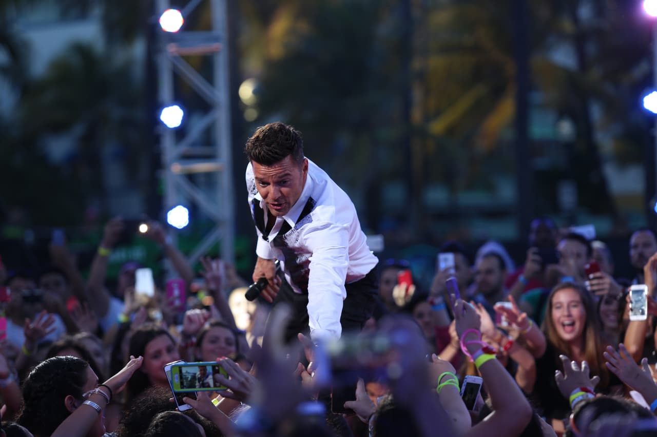 Laura, Ricky y Alejandro son unos jueces divinos. Let's check out their looks.