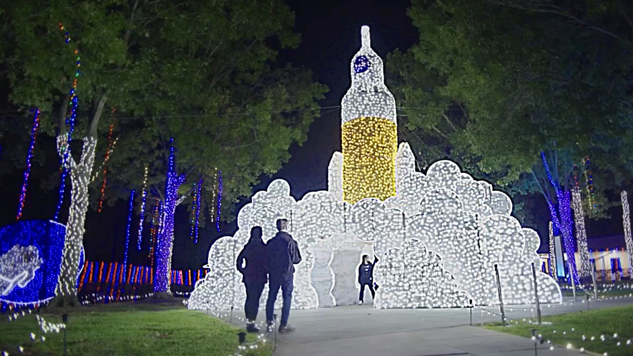 <h2 class="cms-H2-H2"><b>Galaxy Lights | Space Center Houston </b></h2>
<br>
<br>🗓️ Noviembre 11 de 2023 – Enero 7 de 2024 
<br>🕒 6 – 10 pm
<br>📍1601 E Nasa Parkway, Houston, Texas 77058
<br>🎟️ $19.95 - $27.95 | Niños menores de 3 años entran gratis
<br>🅿️ $10