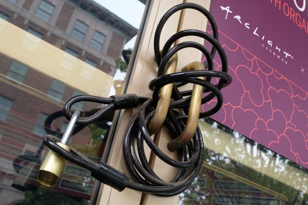 <b>Medida excepcional. </b>Este año la Academia de Hollywood suspendió la exigencia de que las películas tengan que haber sido estrenadas en salas de cine. Ha sido un año durísimo para estos negocios, algunos incluso tuvieron que cerrar definitivamente.