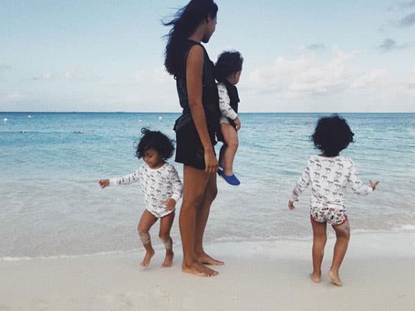 Zoe Saldana es una madre muy ocupada, pues tiene tres hijos, de los cuales dos son gemelos.