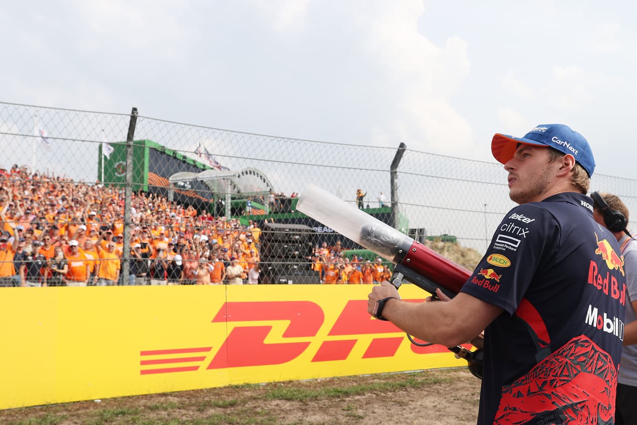 Max Verstappen conquistó el GP de los Países Bajos, por delante de George Rusell y Charles Leclerc; Lewis Hamilton fue cuarto y Checo Pérez quinto.