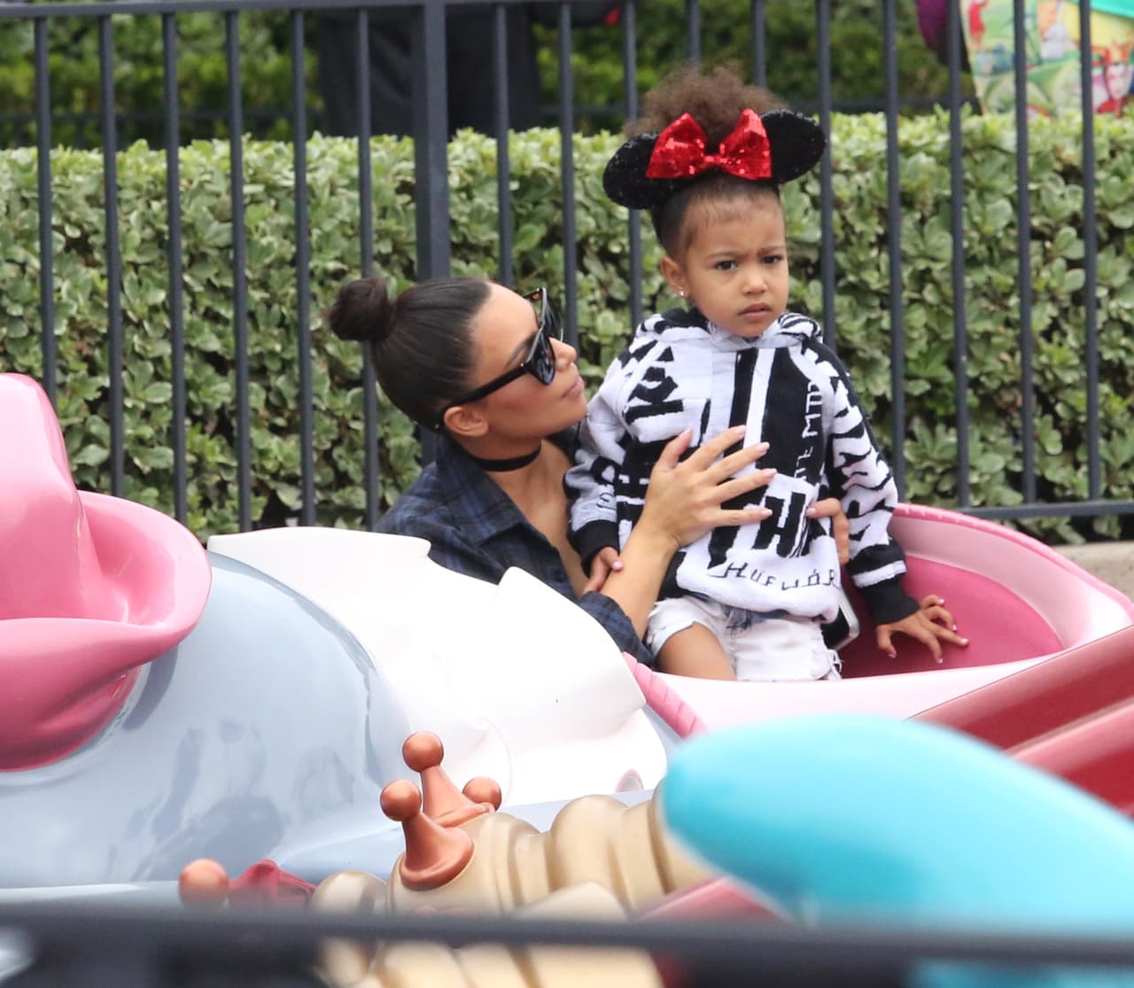 Aunque al parecer la pequeña North no estaba muy emocionada que digamos...