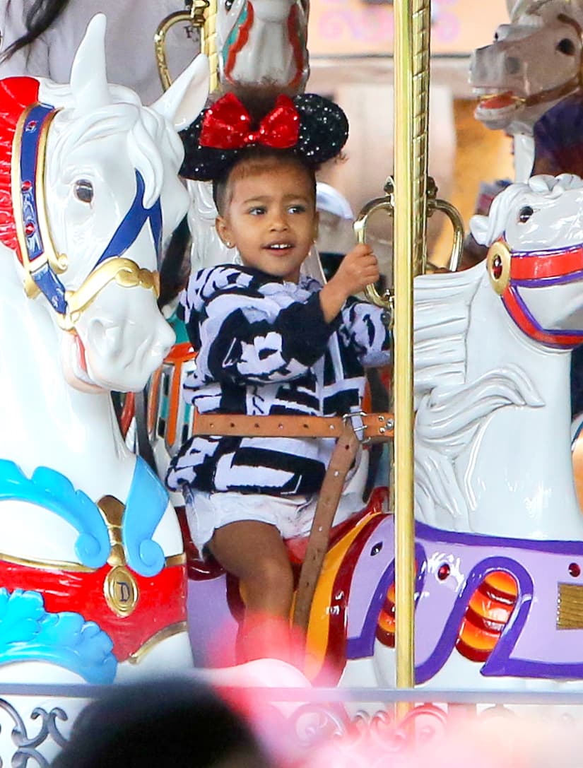 Este juego sí le gustó a la nena.