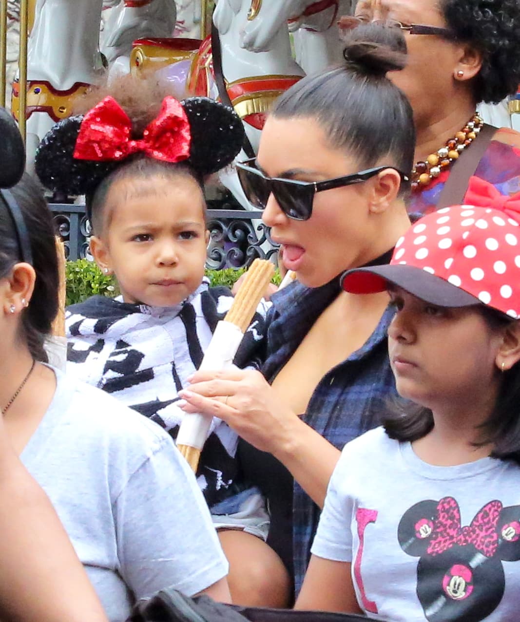 Más adelante, Kim disfrutó de un delicioso churro.