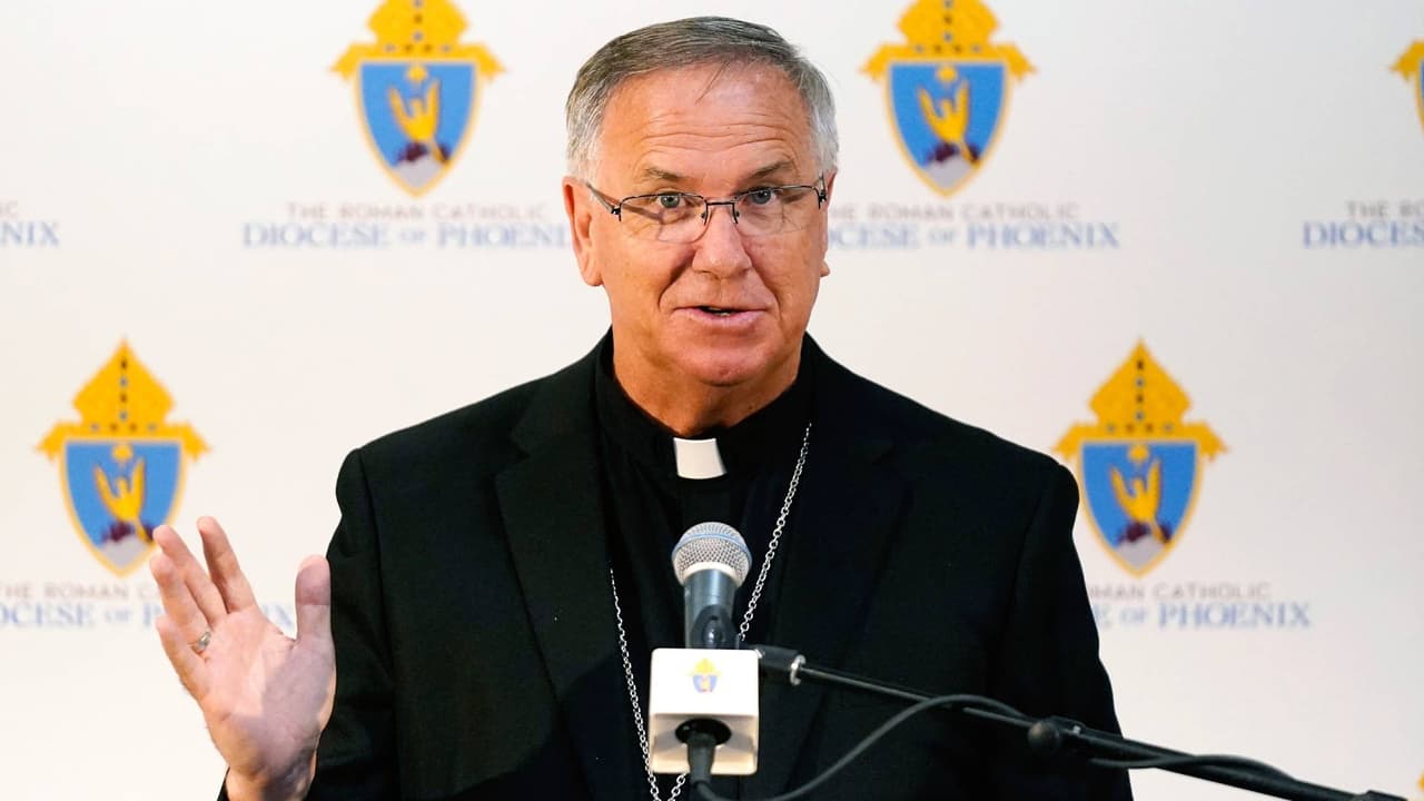 Obispo de Phoenix rechaza la influencia de Trump en la elección del papa León XIV