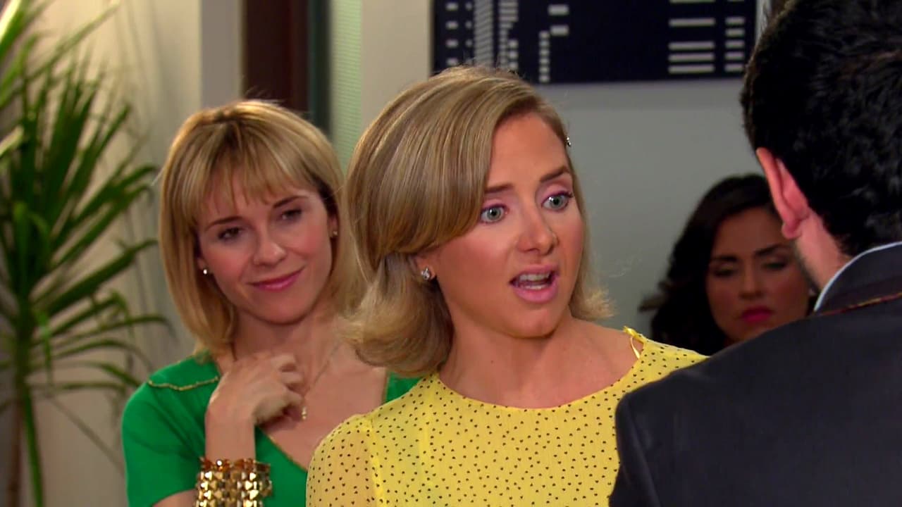 Francis estaba tan desesperada que fue a enseñarle una foto de Carmen a Felipe.